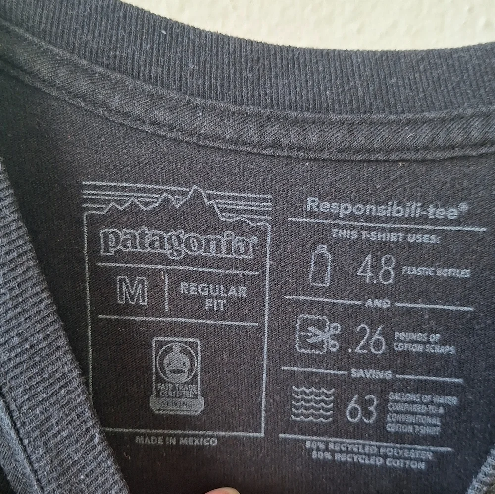 Patagonia Responsibili Logo Tee Black Long Sleeve T-Shirt Size M